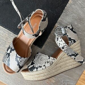 Nine West Black and Cream Snake Print Wedges